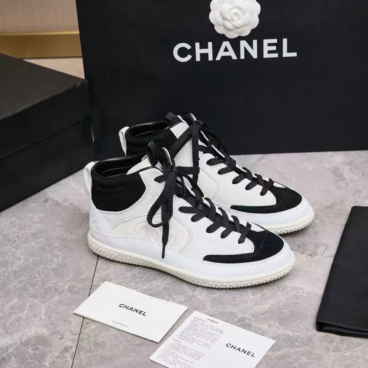 Men's men's shoes pP660! Chanel Chanel - 2025 counter top casual sneakers This classic design; the upper is electro-embroidered with a variety of techniques; the outsole is fashionable and sporty; the unusual inclusion of a variety of color matching elements... The diversified mix and match is very beautiful and versatile, casual, fashionable, sports and outdoor can be taken into account... ꫛꫀꪝ Go➫ Materials: ❶Upper is made of: original imported mercerized leather cow suede ❷Inner lining: original imported breathable sheepskin lining ❸Outsole is based on: original TPU combination outsole, full set of boutique packaging for women 35–41
